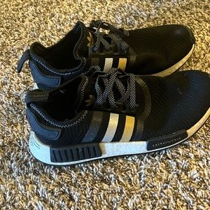 Adidas NMD R1 tennis shoes
